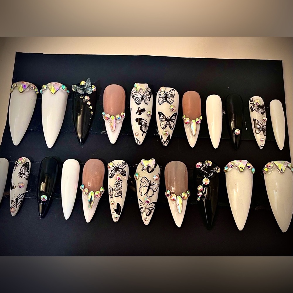 Press on nails / butterfly gel box